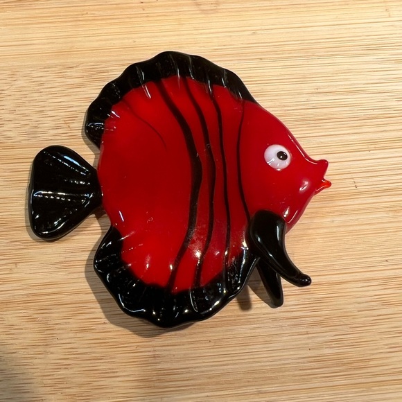 Vintage Blown Glass Red and Black Art Glass Fish 2 7/8” x 2 3/4” - Picture 6 of 6